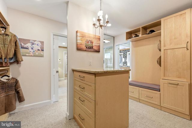 10300 CROWN POINT CT, Potomac, MD 20854