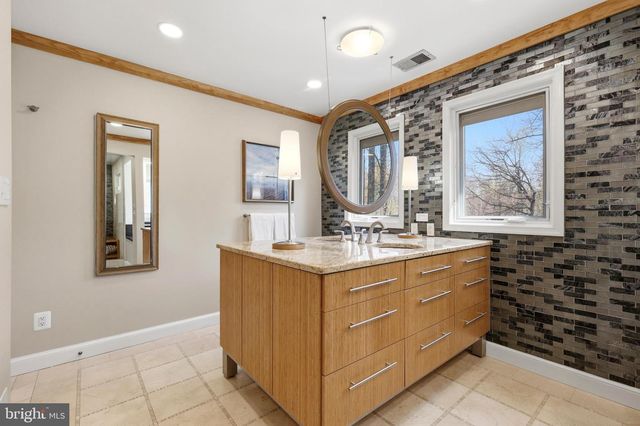 10300 CROWN POINT CT, Potomac, MD 20854