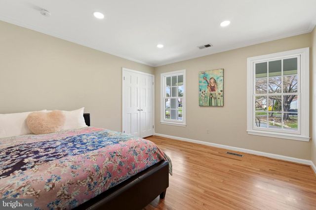 10300 CROWN POINT CT, Potomac, MD 20854