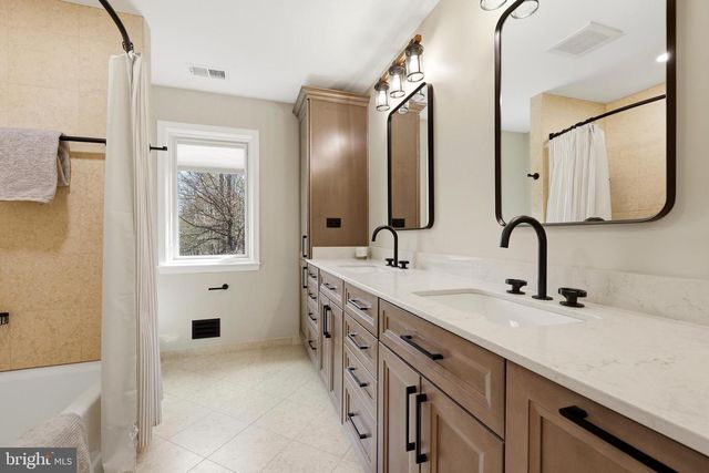 10300 CROWN POINT CT, Potomac, MD 20854