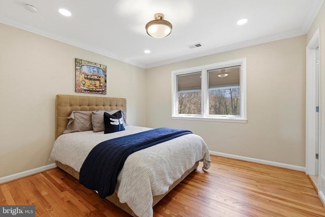 10300 CROWN POINT CT, Potomac, MD 20854