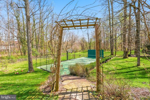 10300 CROWN POINT CT, Potomac, MD 20854