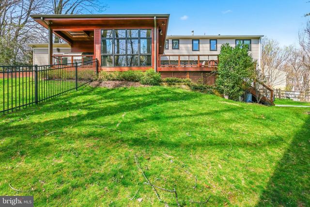 10300 CROWN POINT CT, Potomac, MD 20854