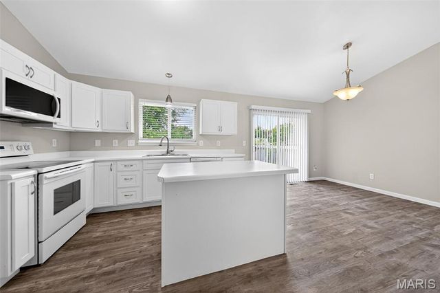 14459 Williamsburg Manor Drive, Florissant, MO 63034