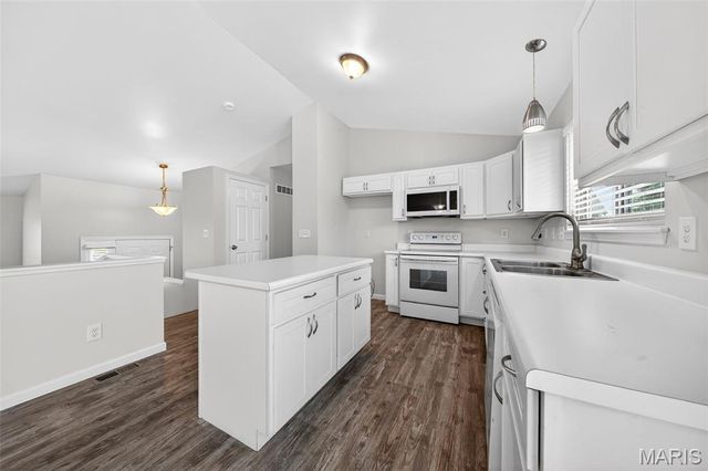 14459 Williamsburg Manor Drive, Florissant, MO 63034