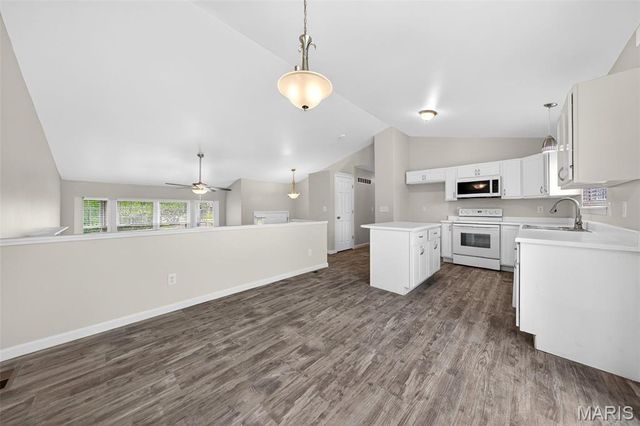 14459 Williamsburg Manor Drive, Florissant, MO 63034