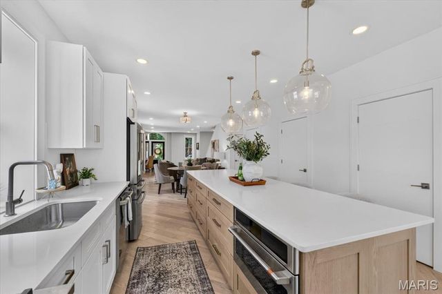 1201 Mackay Place, St Louis, MO 63104