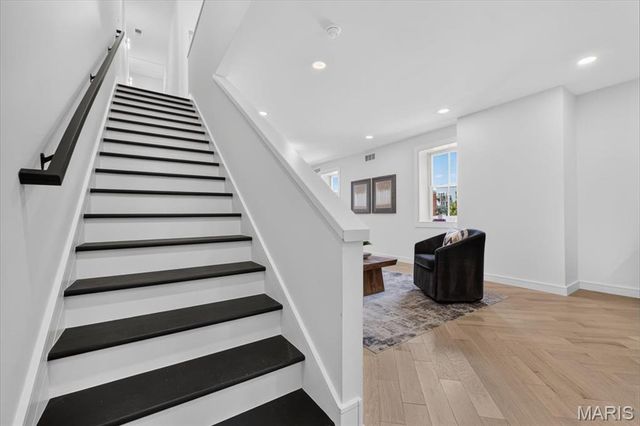 1201 Mackay Place, St Louis, MO 63104