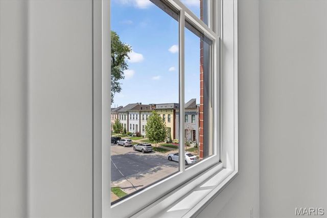 1201 Mackay Place, St Louis, MO 63104