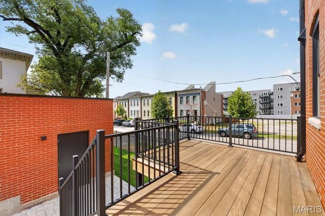 1201 Mackay Place, St Louis, MO 63104