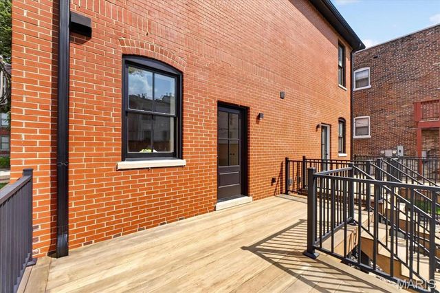 1201 Mackay Place, St Louis, MO 63104