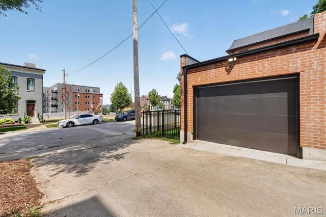 1201 Mackay Place, St Louis, MO 63104