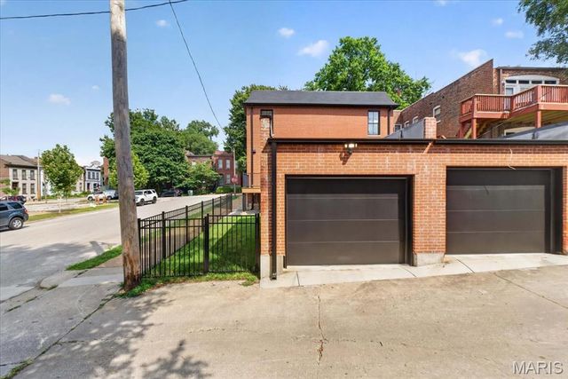 1201 Mackay Place, St Louis, MO 63104
