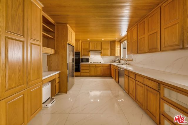 5703 Parkmor Road, Calabasas, CA 91302