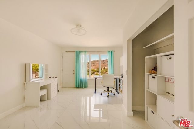5703 Parkmor Road, Calabasas, CA 91302