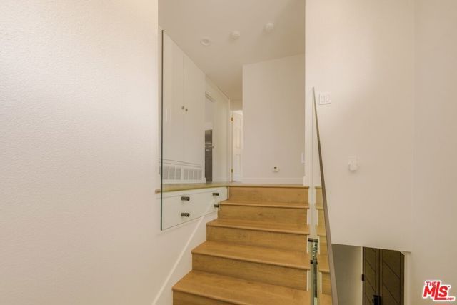 5703 Parkmor Road, Calabasas, CA 91302