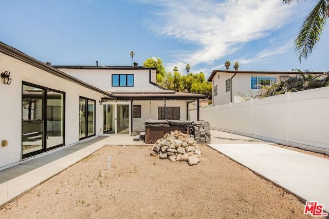 5703 Parkmor Road, Calabasas, CA 91302