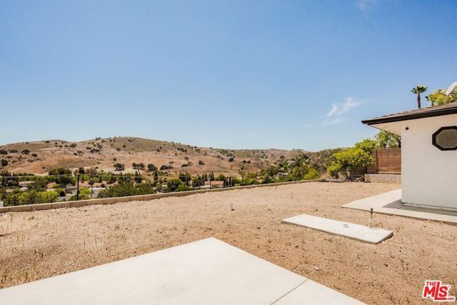 5703 Parkmor Road, Calabasas, CA 91302