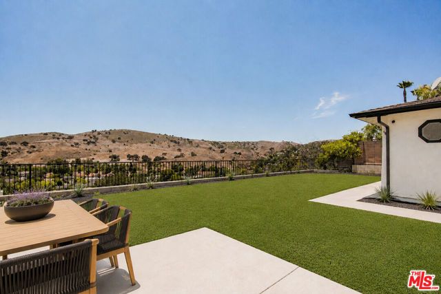 5703 Parkmor Road, Calabasas, CA 91302