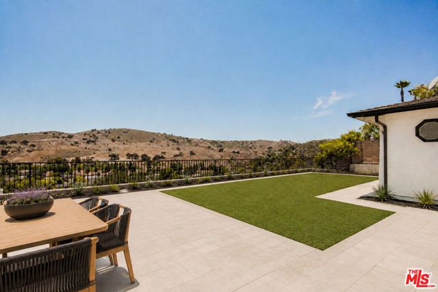 5703 Parkmor Road, Calabasas, CA 91302