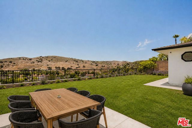5703 Parkmor Road, Calabasas, CA 91302