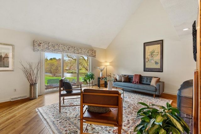 37 Potter Pond 37, Lexington, MA 02421