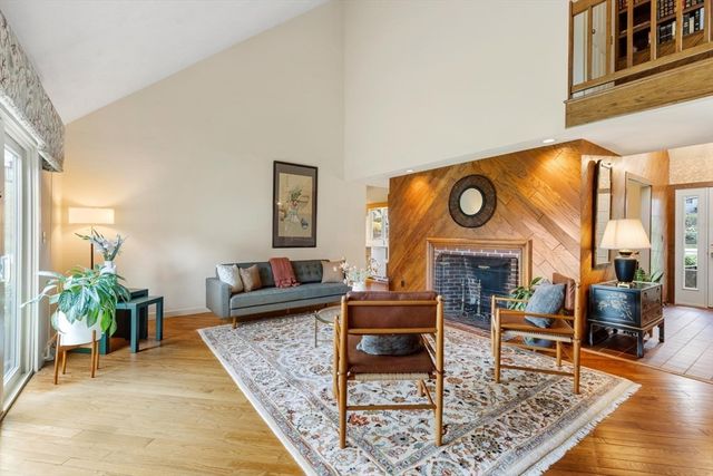 37 Potter Pond 37, Lexington, MA 02421