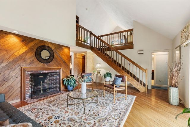 37 Potter Pond 37, Lexington, MA 02421