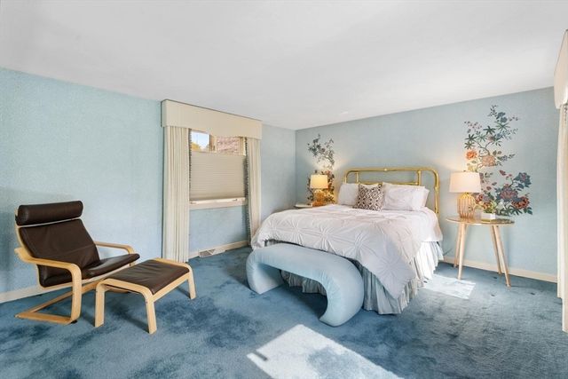 37 Potter Pond 37, Lexington, MA 02421