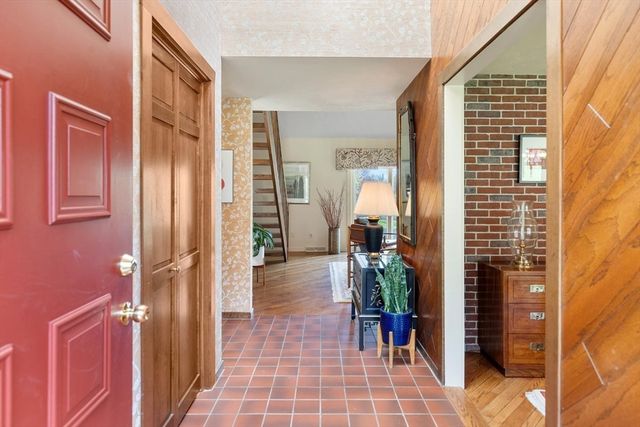 37 Potter Pond 37, Lexington, MA 02421