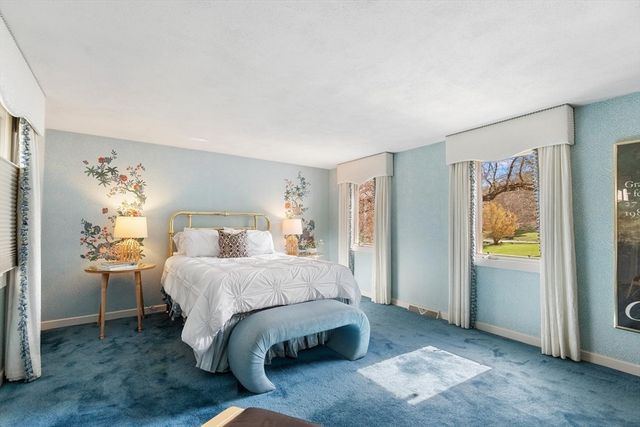 37 Potter Pond 37, Lexington, MA 02421