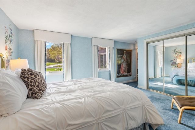 37 Potter Pond 37, Lexington, MA 02421