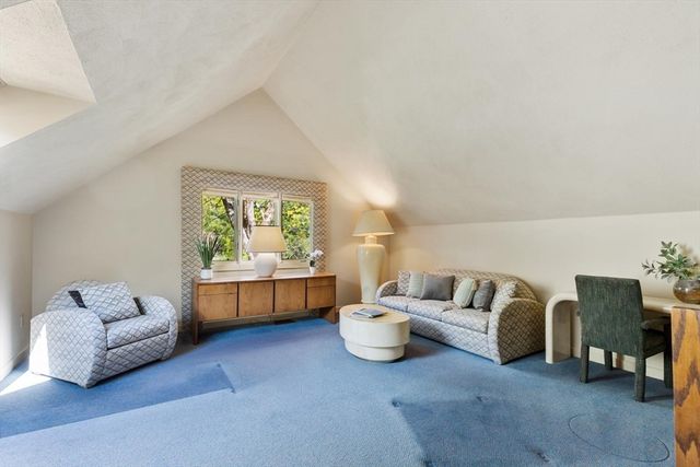 37 Potter Pond 37, Lexington, MA 02421