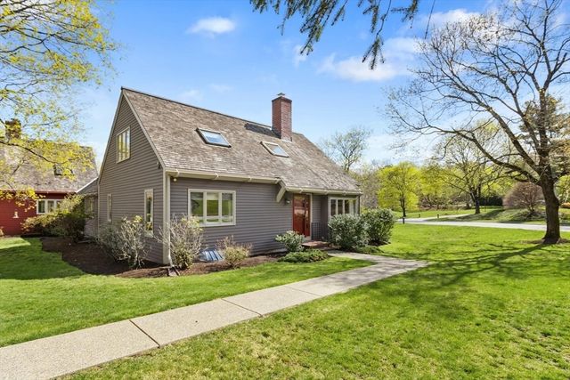 37 Potter Pond 37, Lexington, MA 02421