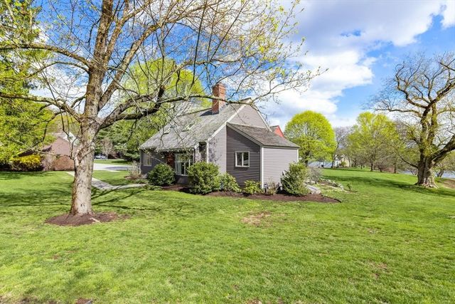 37 Potter Pond 37, Lexington, MA 02421