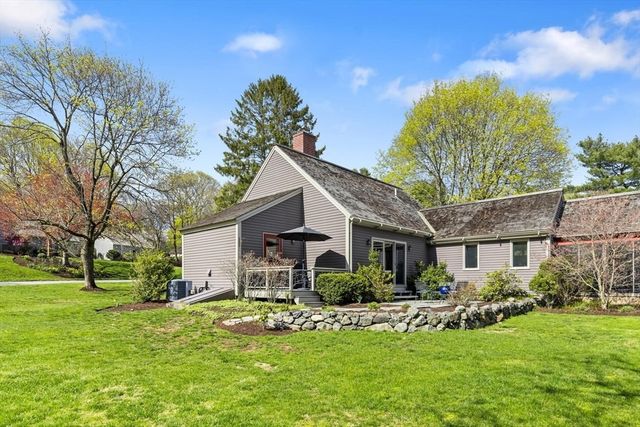 37 Potter Pond 37, Lexington, MA 02421