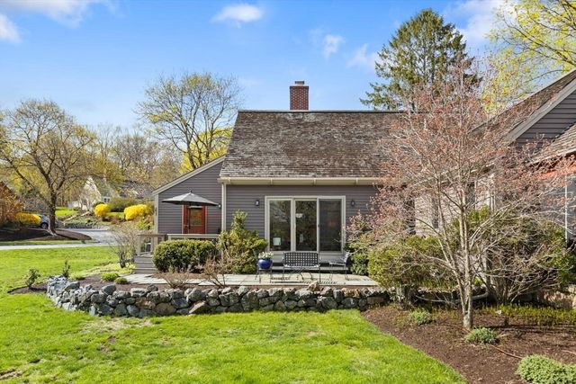 37 Potter Pond 37, Lexington, MA 02421