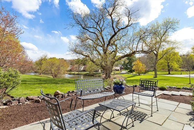 37 Potter Pond 37, Lexington, MA 02421