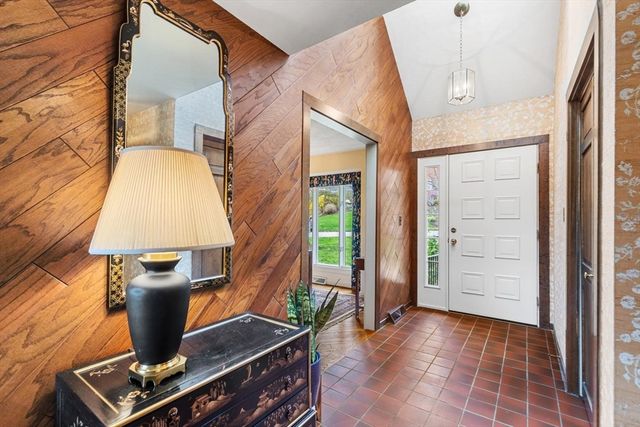 37 Potter Pond 37, Lexington, MA 02421