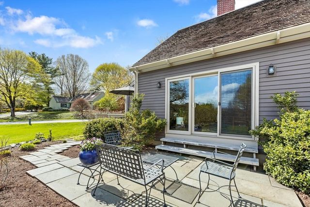 37 Potter Pond 37, Lexington, MA 02421