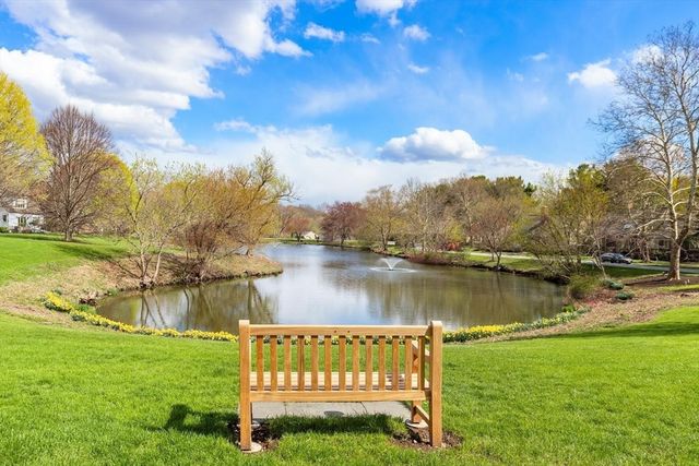 37 Potter Pond 37, Lexington, MA 02421