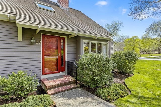 37 Potter Pond 37, Lexington, MA 02421