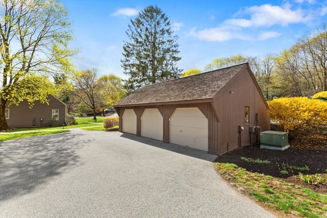 37 Potter Pond 37, Lexington, MA 02421