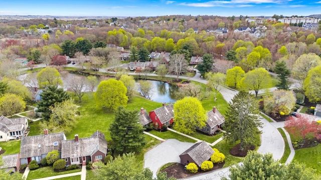 37 Potter Pond 37, Lexington, MA 02421