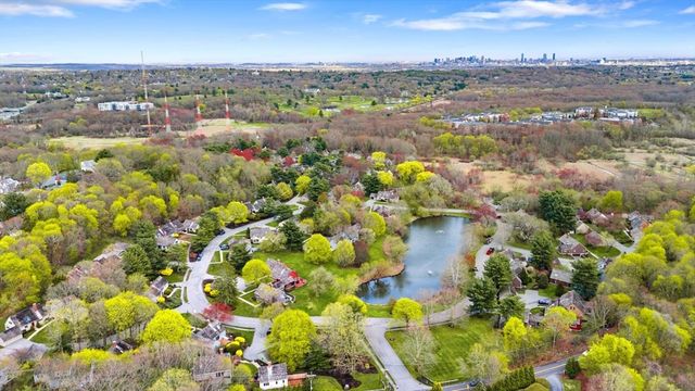 37 Potter Pond 37, Lexington, MA 02421