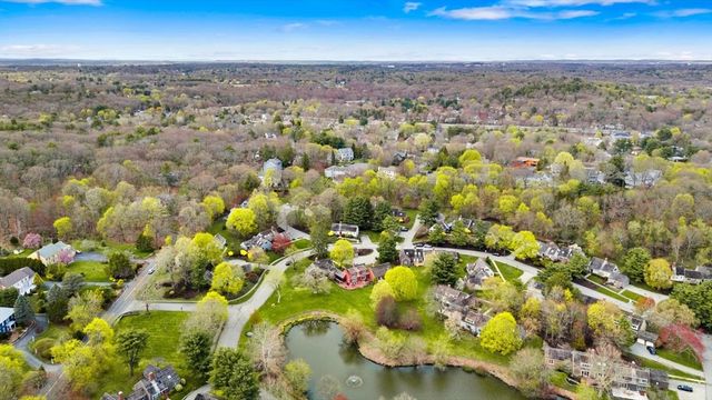 37 Potter Pond 37, Lexington, MA 02421