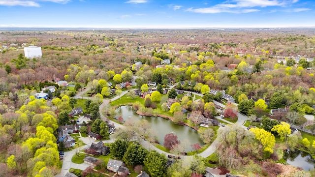 37 Potter Pond 37, Lexington, MA 02421