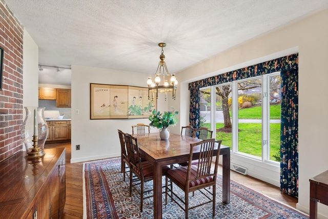 37 Potter Pond 37, Lexington, MA 02421