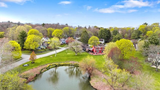 37 Potter Pond 37, Lexington, MA 02421