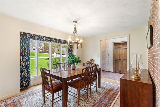 37 Potter Pond 37, Lexington, MA 02421